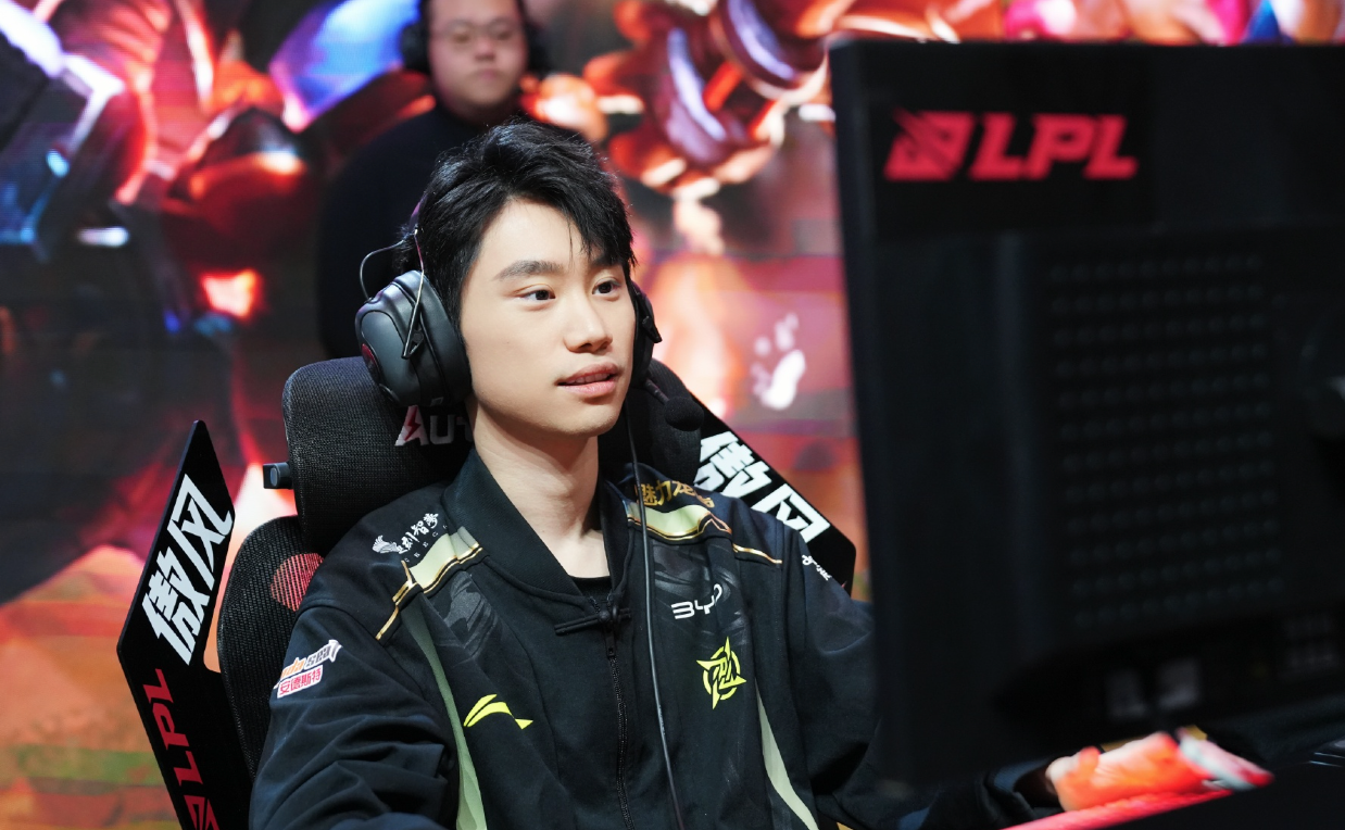 包含HLE碾压FPX,Doinb极限生还后反打鏖战多局八强赛,成为赛场最大亮点的词条 包含HLE碾压FPX,Doinb极限生还后反打鏖战多局八强赛,成为赛场最大亮点的词条