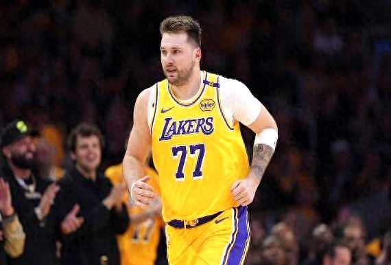 老将球员发挥出色,率领球队连胜逆袭 老将球员发挥出色,率领球队连胜逆袭